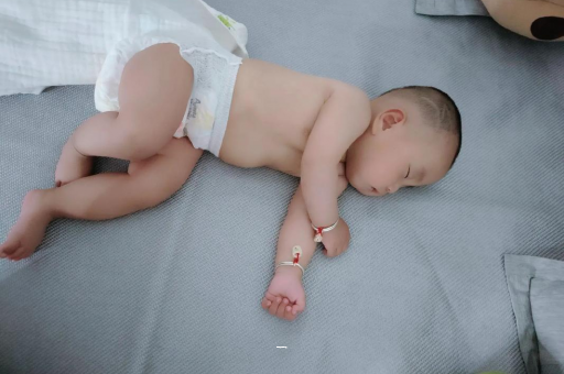 莘县宝宝老打喷嚏怎么办